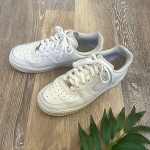 Nike Women's Air Force 1 '07 White Sneakers Size 7.5